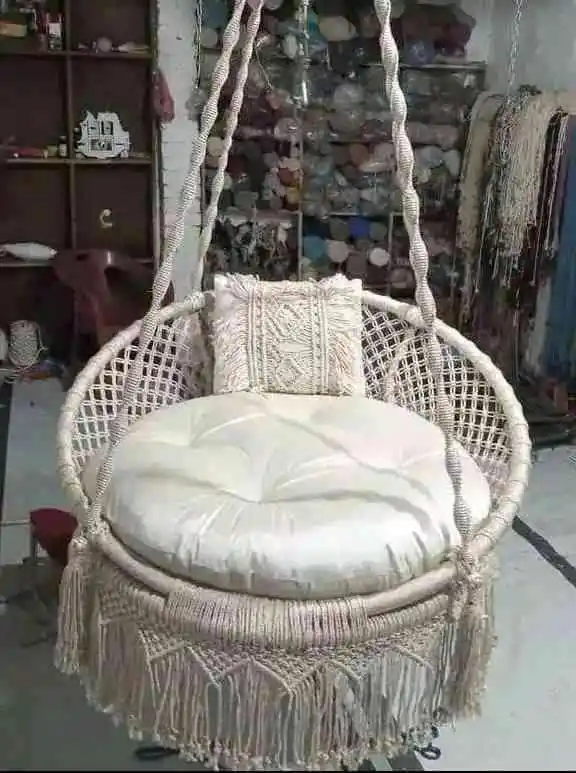 সুতার তৈরি দোলনা