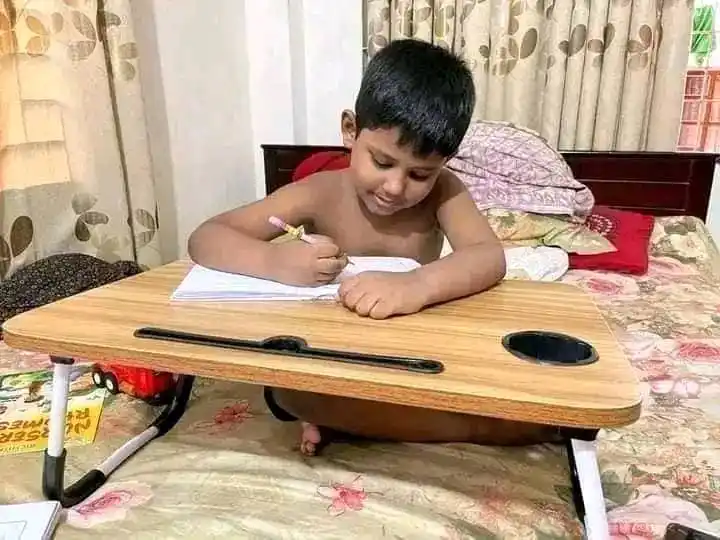 Foldable laptap table